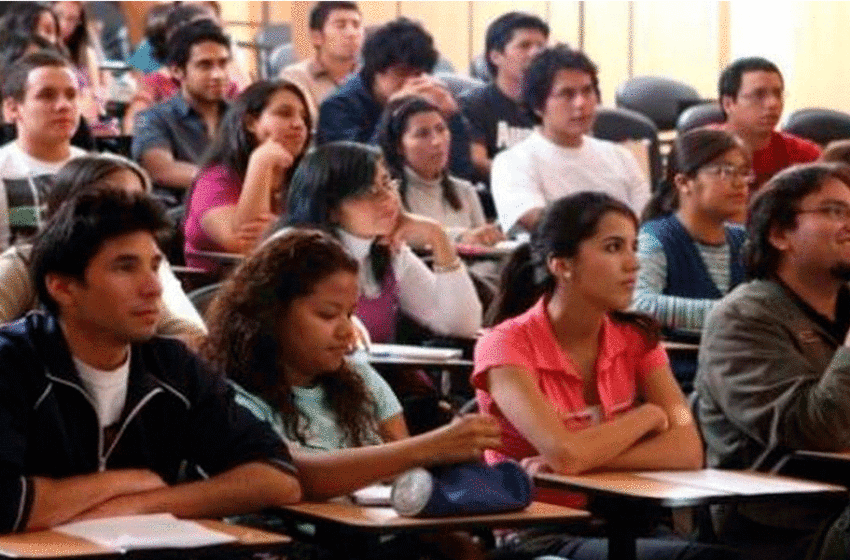  100 estudiantes de 18 regiones buscan obtener la “Beca Cometa” para cumplir su sueño de estudiar en el extranjero