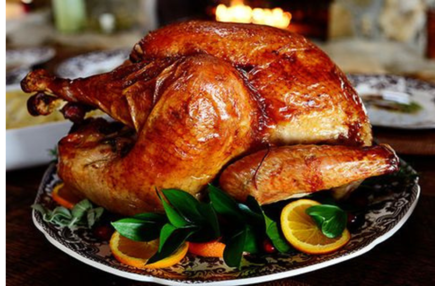  Celebra el Thaksgiving con esta receta de pavo asado.