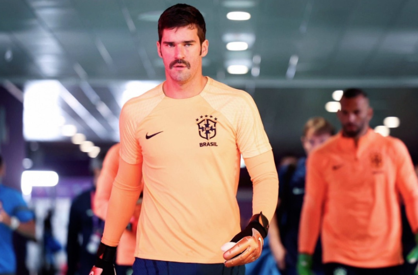  El arquero Alisson Becker salió a la cancha en el debut de la selección brasilera luciendo un bigote especial para la campaña Noviembre Azul de Gillette. 