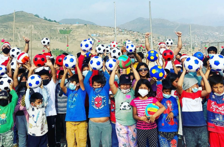  CORAZÓN ENORME: TODO NIÑO MERECE UN BALÓN.