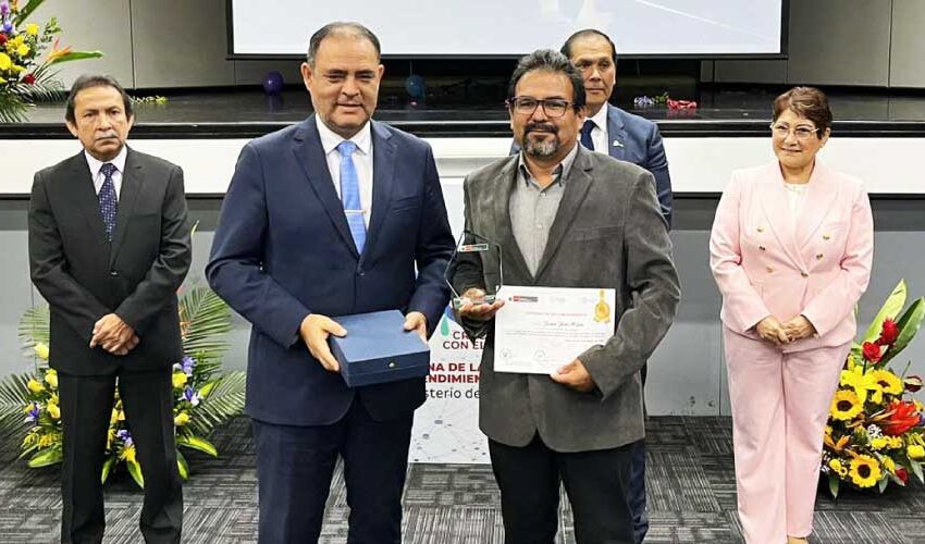  Director del Instituto de Energías Renovables y proyecto de investigación de la UTP fueron reconocidos en la ceremonia de premiación “Los mejores innovadores e investigadores del Bicentenario”