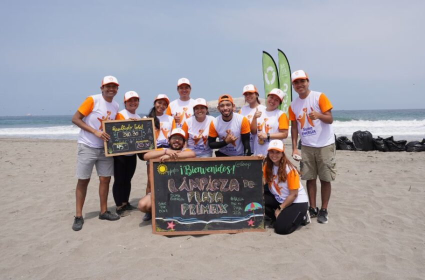  Colaboradores voluntarios de PRIMAX limpian la playa San Pedro en Lurín