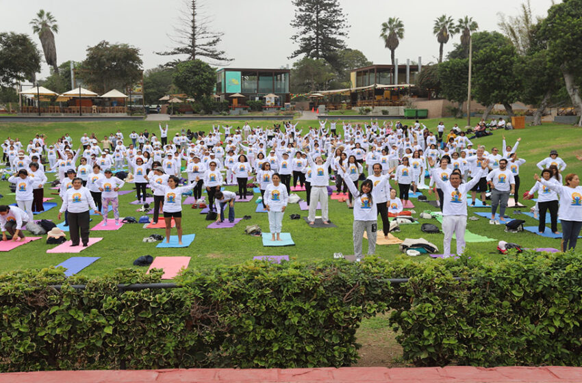  Día del Yoga: Cientos de personas celebraron en evento masivo de práctica de yoga