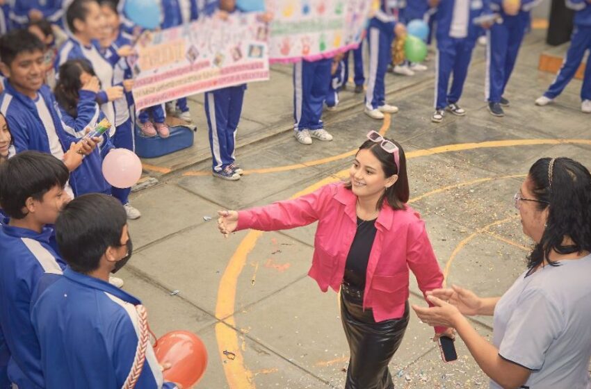  Amy Gutiérrez visita escuela en Carabayllo para promover la educación menstrual  