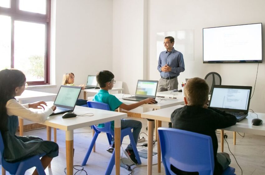  A propósito del Día del maestro: Cinco claves de aprendizaje en el aula para una sociedad cada vez más tecnológica  