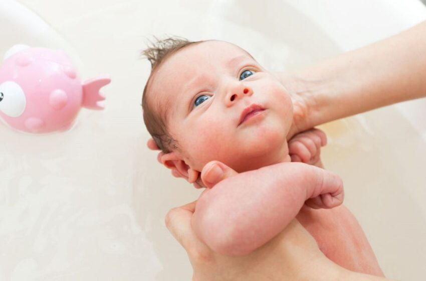  10 Consejos para el primer baño del bebé