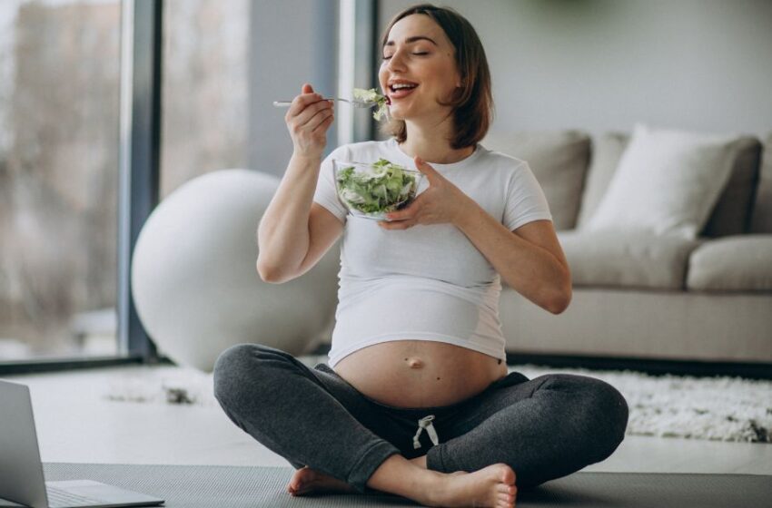  Mujer: ¿Cómo llevar una alimentación saludable durante el embarazo?