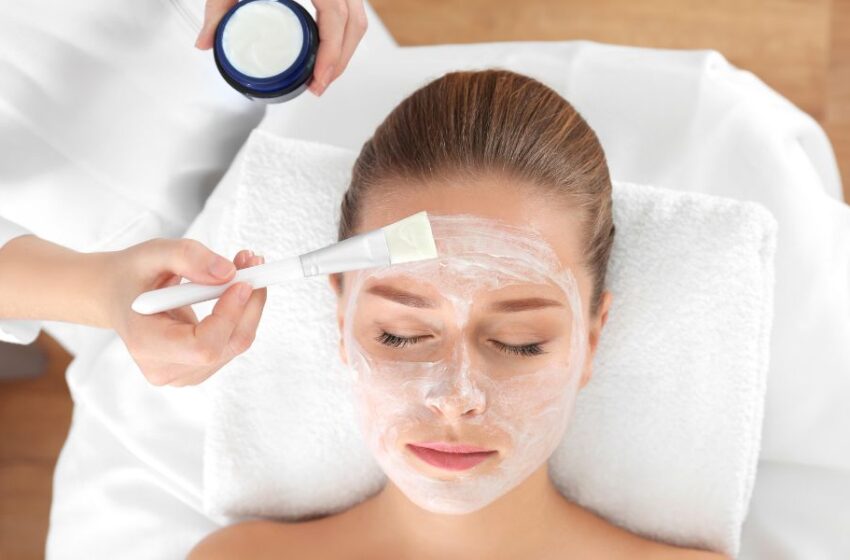  Seis beneficios de realizarse una limpieza facial profunda