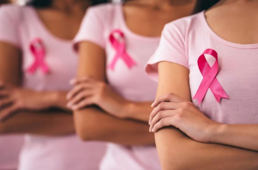  Cámara de comercio de Lima forma cadena humana Rosa para llamar a la prevención contra el cáncer de mamá