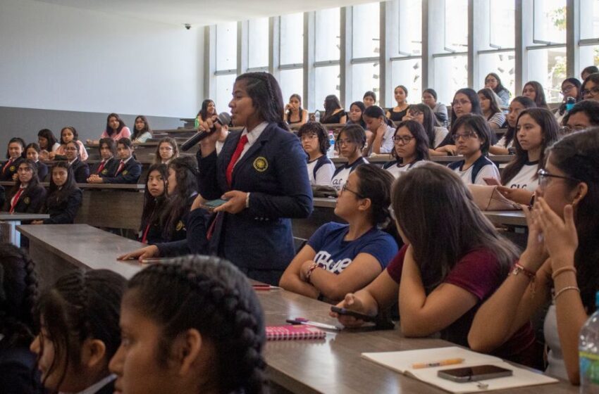  falabella.com y WISE Perú impactaron a más de 500 mujeres escolares para estudiar carreras de ciencia y tecnología