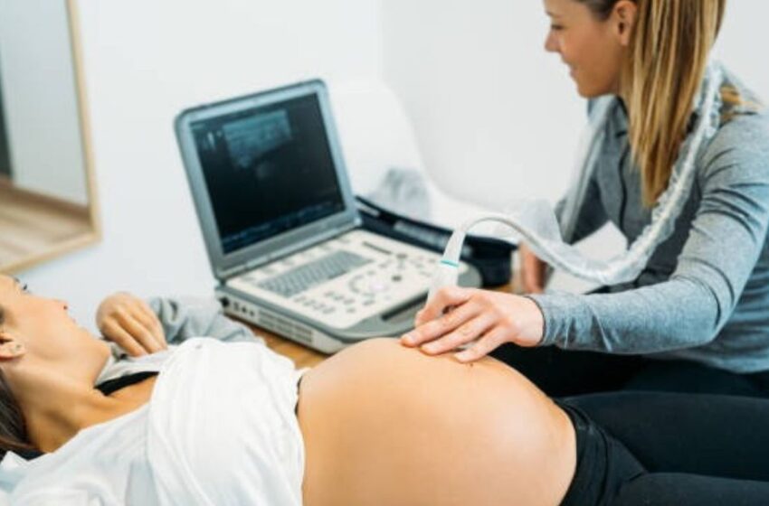  Telemedicina mejora la atención prenatal en zonas rurales del Perú reduciendo la mortalidad en mujeres gestantes.