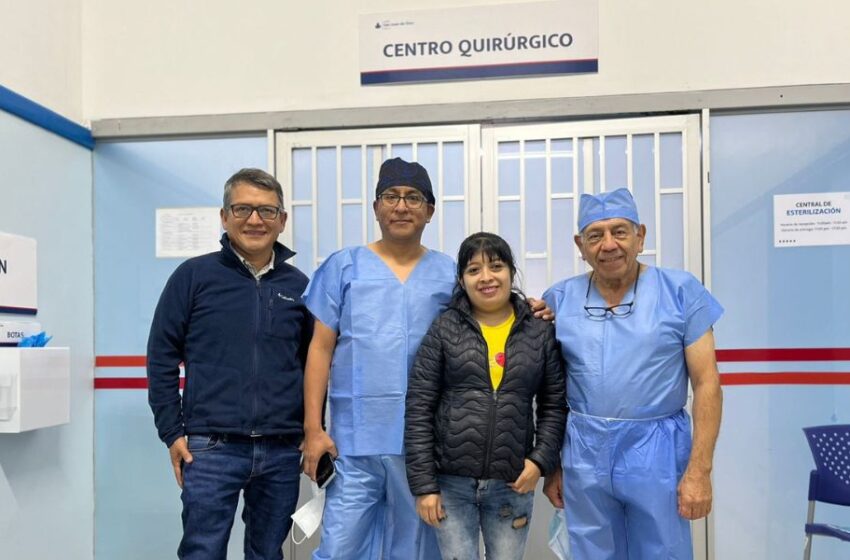  Triunfo médico: paciente vuelve a caminar después de 27 años gracias a operación de columna