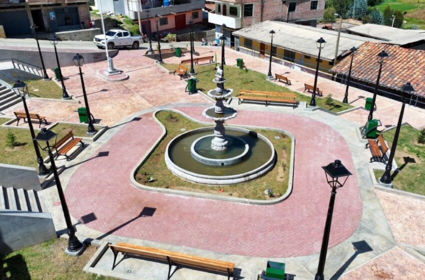  El caserío el Toro de Huamachuco inauguró su plaza de armas gracias al financiamiento de la empresa Summa Gold Corporation