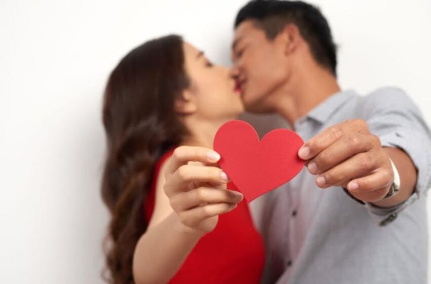  Besa con confianza: Guía para mantener tus dientes sanos este San Valentín